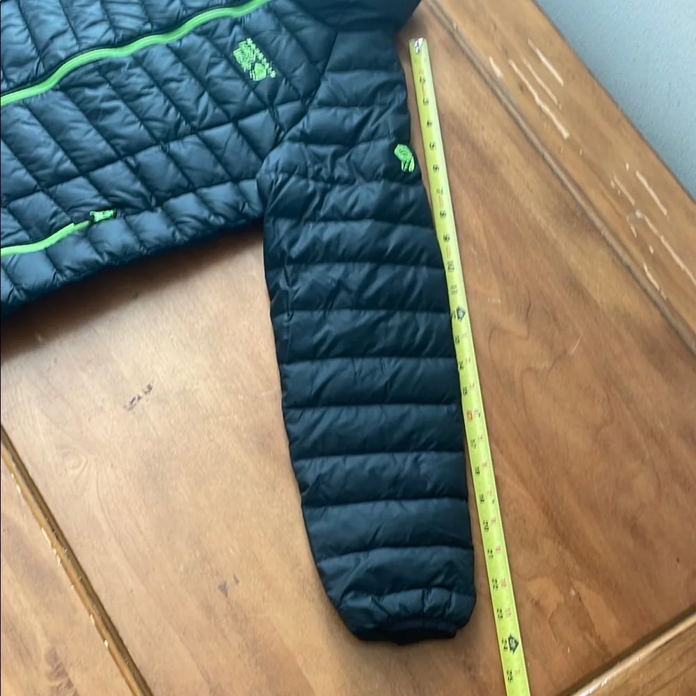 Mountain Hardware Down Feather  Puffer Jacket Size Medium